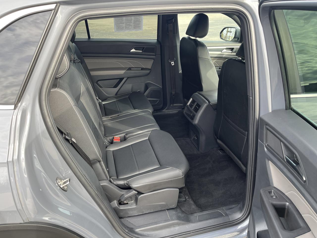 2022 Volkswagen Atlas Cross Sport 3.6L V6 SEL R-Line 4MOTION w/Sunroof Nav Saukville WI