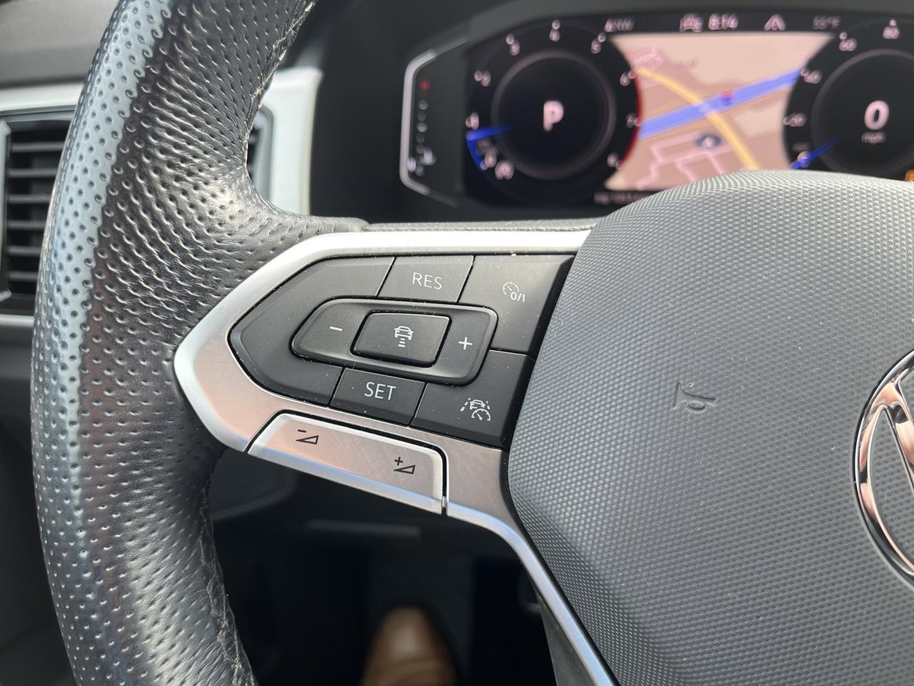 2022 Volkswagen Atlas Cross Sport 3.6L V6 SEL R-Line 4MOTION w/Sunroof Nav Saukville WI