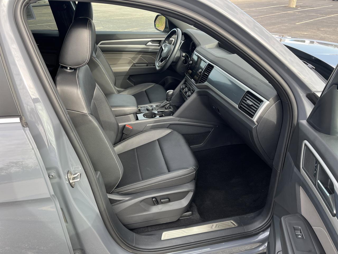 2022 Volkswagen Atlas Cross Sport 3.6L V6 SEL R-Line 4MOTION w/Sunroof Nav Saukville WI