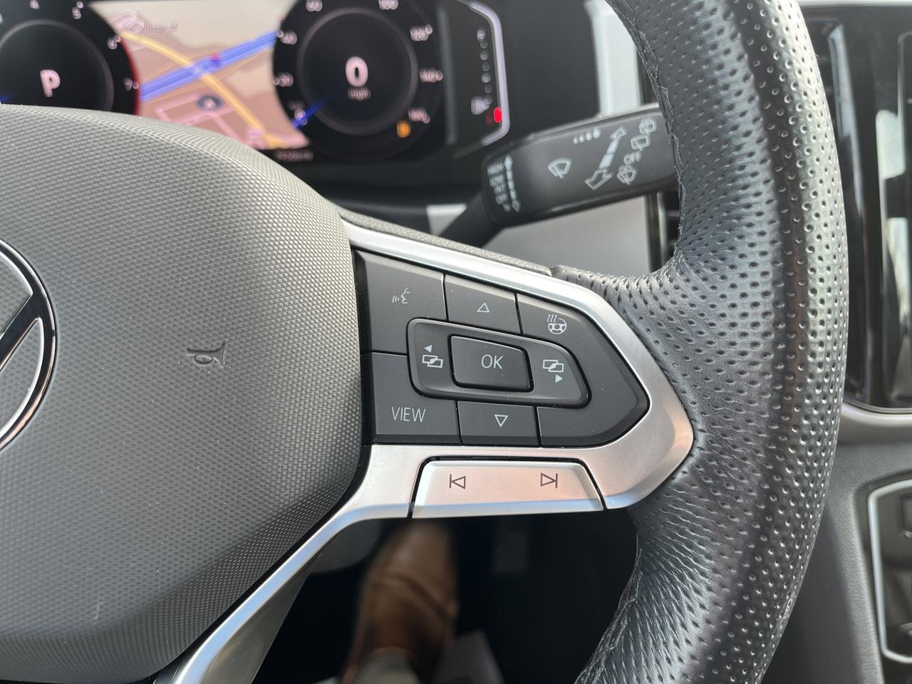 2022 Volkswagen Atlas Cross Sport 3.6L V6 SEL R-Line 4MOTION w/Sunroof Nav Saukville WI