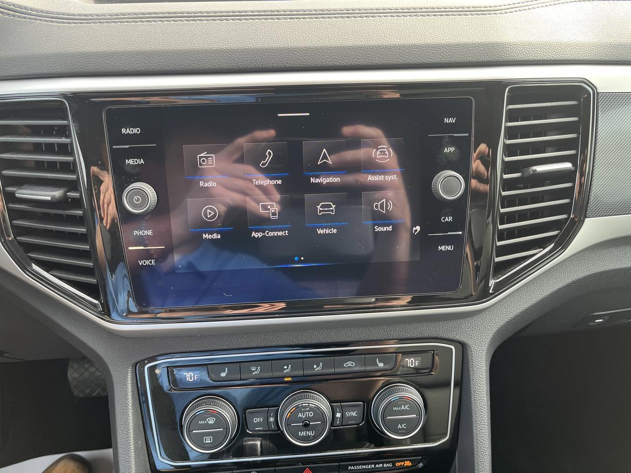 2022 Volkswagen Atlas Cross Sport 3.6L V6 SEL R-Line 4MOTION w/Sunroof Nav Saukville WI