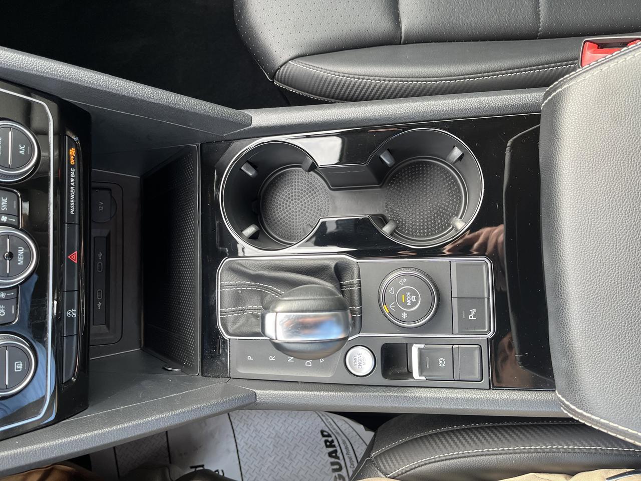 2022 Volkswagen Atlas Cross Sport 3.6L V6 SEL R-Line 4MOTION w/Sunroof Nav Saukville WI