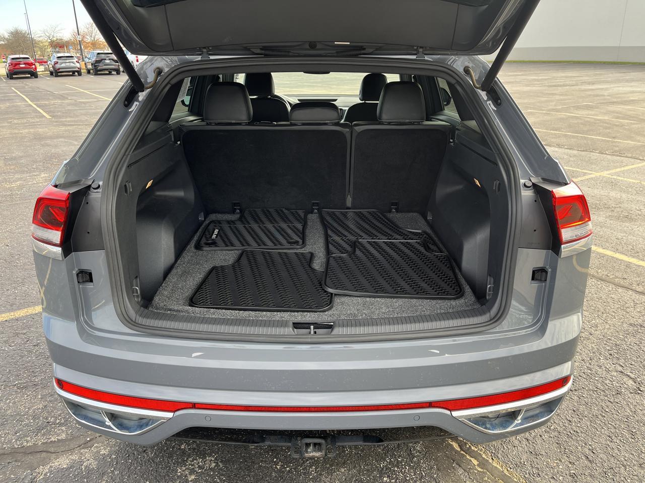 2022 Volkswagen Atlas Cross Sport 3.6L V6 SEL R-Line 4MOTION w/Sunroof Nav Saukville WI