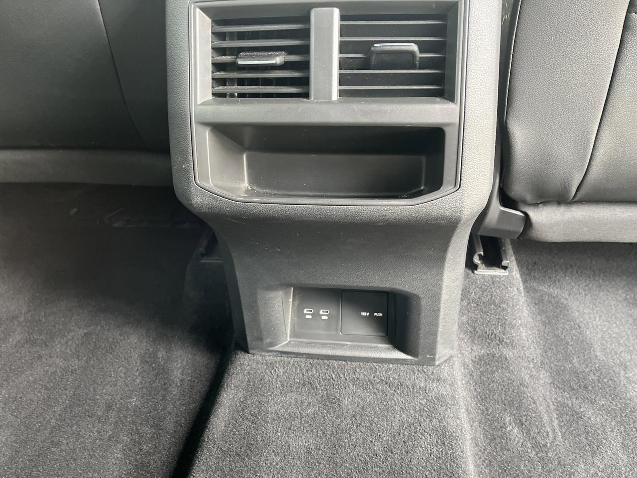 2022 Volkswagen Atlas Cross Sport 3.6L V6 SEL R-Line 4MOTION w/Sunroof Nav Saukville WI