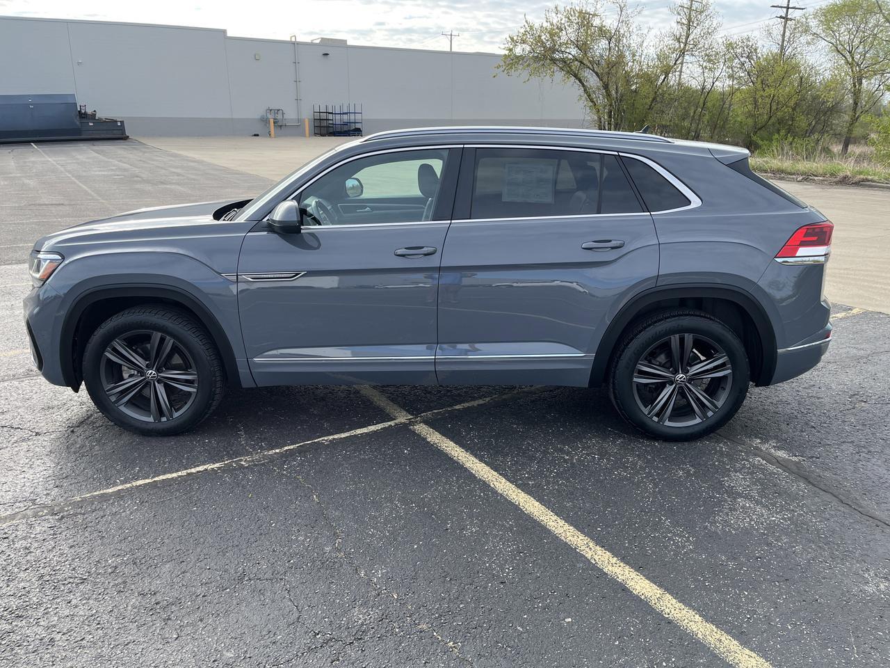 2022 Volkswagen Atlas Cross Sport 3.6L V6 SEL R-Line 4MOTION w/Sunroof Nav Saukville WI