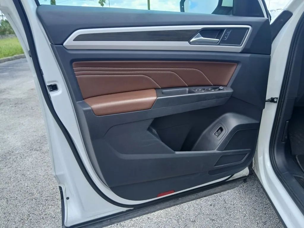 2022 Volkswagen Atlas SE w/Tech Pkg Sport Utility 4D Maitland FL