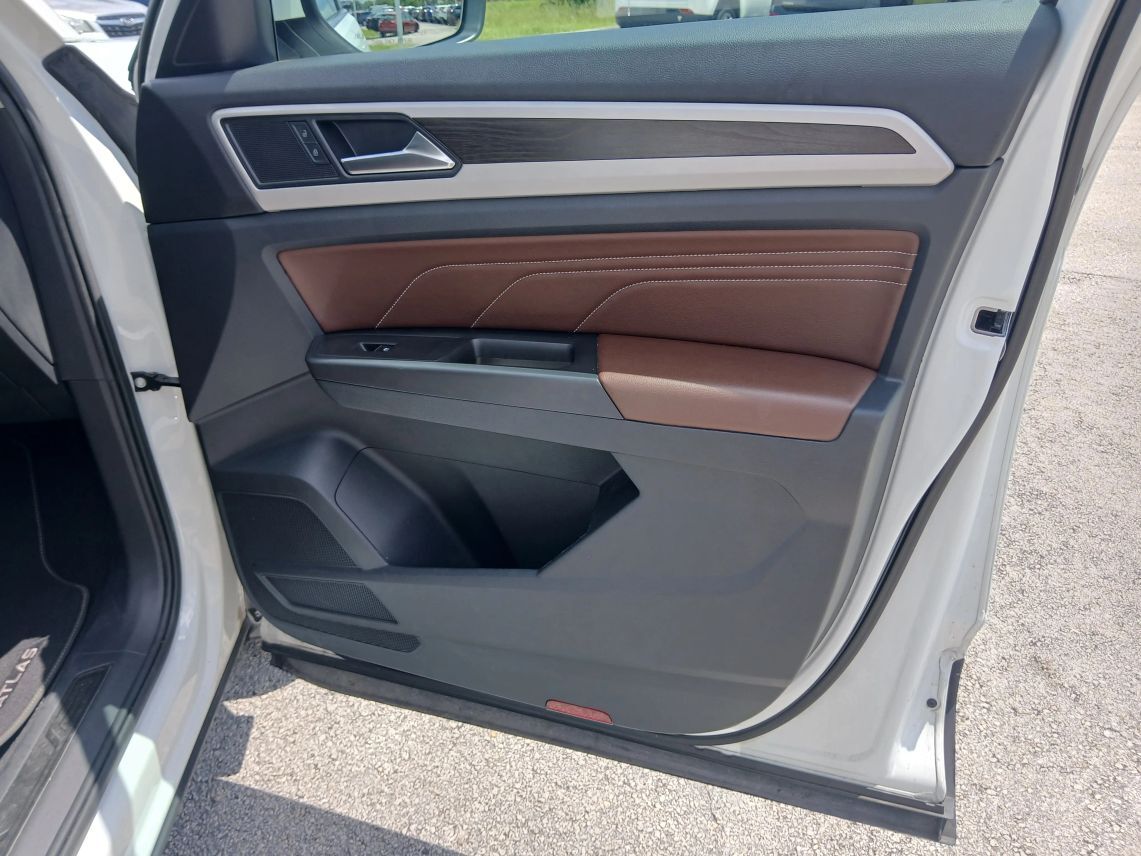 2022 Volkswagen Atlas SE w/Tech Pkg Sport Utility 4D Maitland FL