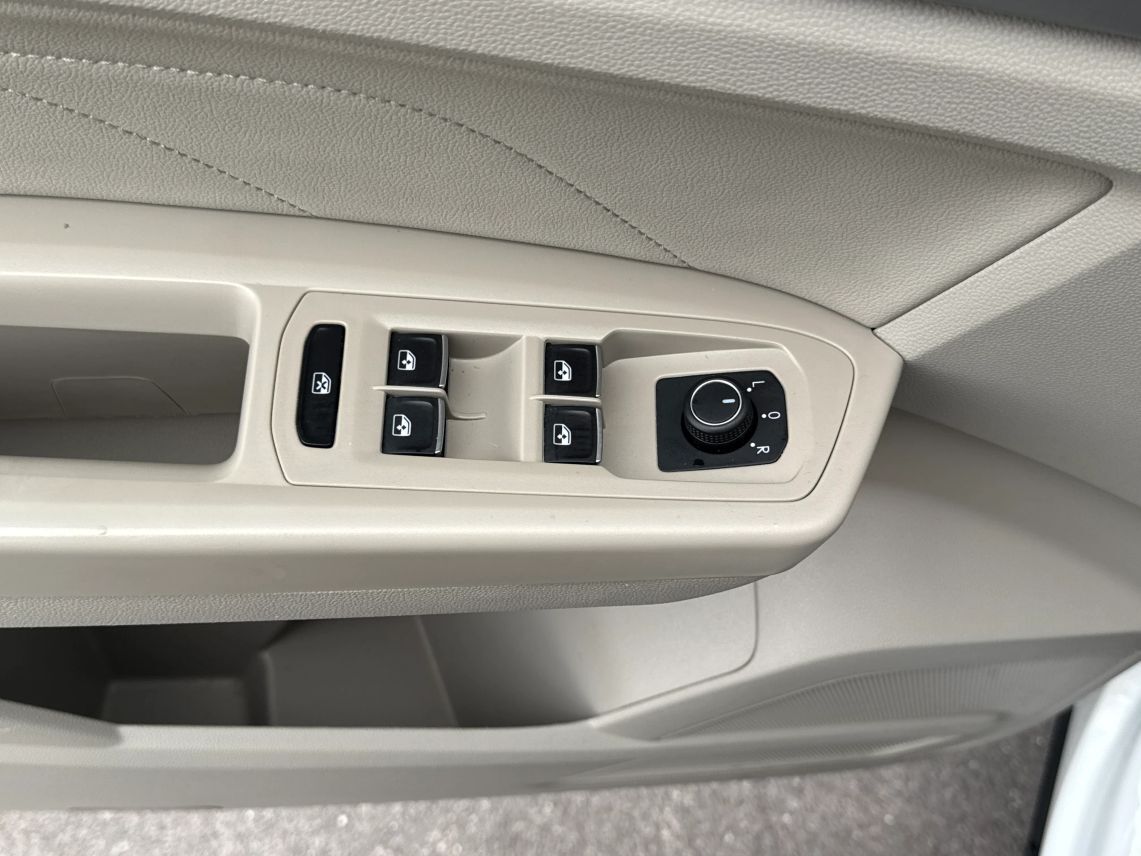 2022 Volkswagen Atlas SE w/Tech Pkg Sport Utility 4D