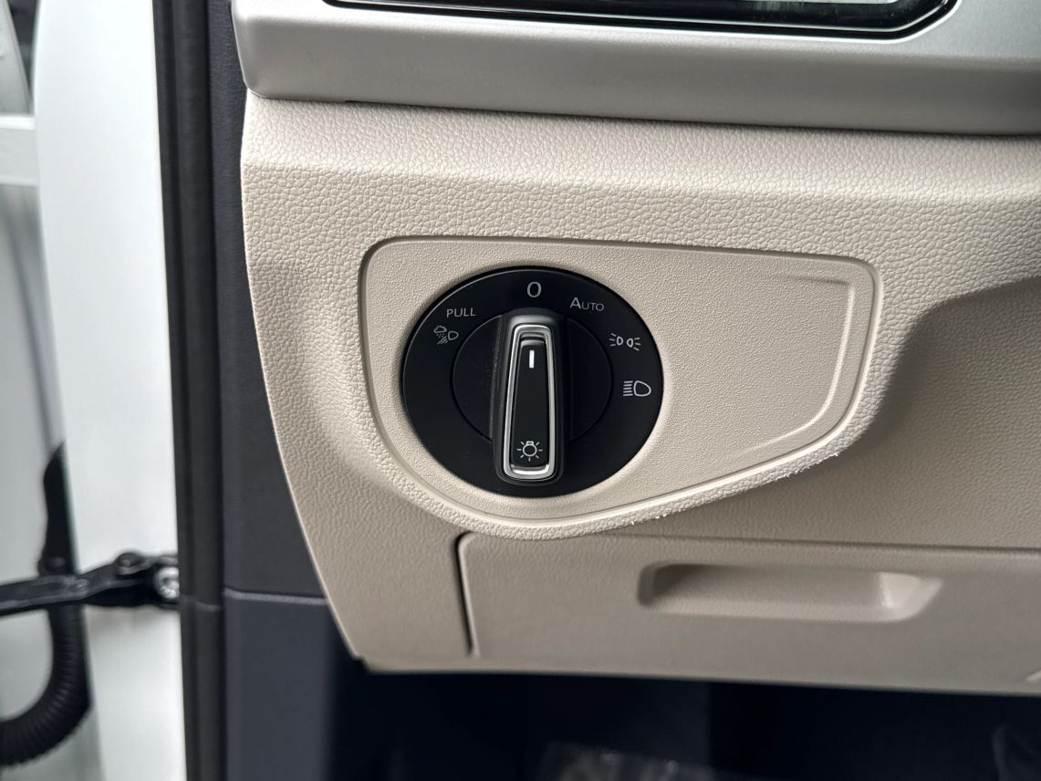 2022 Volkswagen Atlas SE w/Tech Pkg Sport Utility 4D