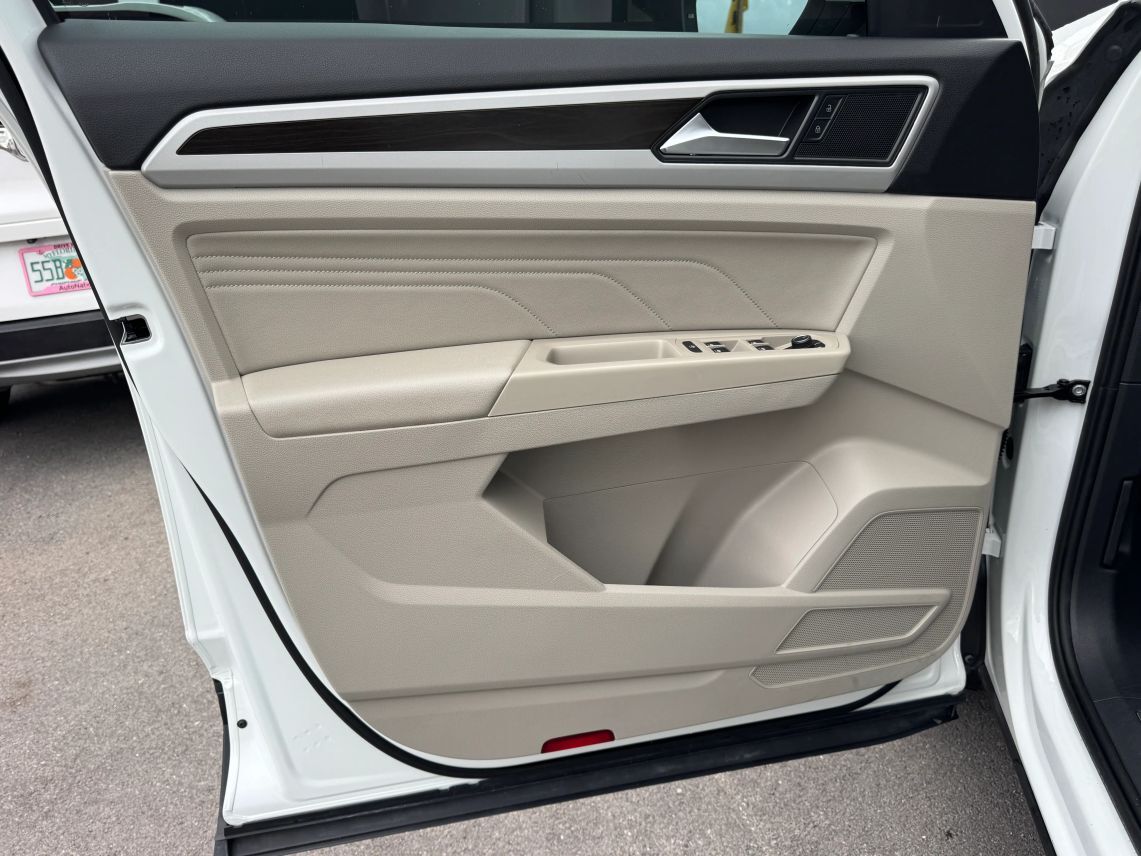 2022 Volkswagen Atlas SE w/Tech Pkg Sport Utility 4D