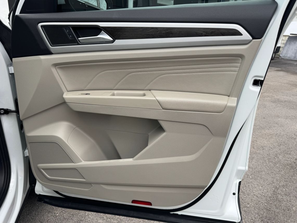 2022 Volkswagen Atlas SE w/Tech Pkg Sport Utility 4D