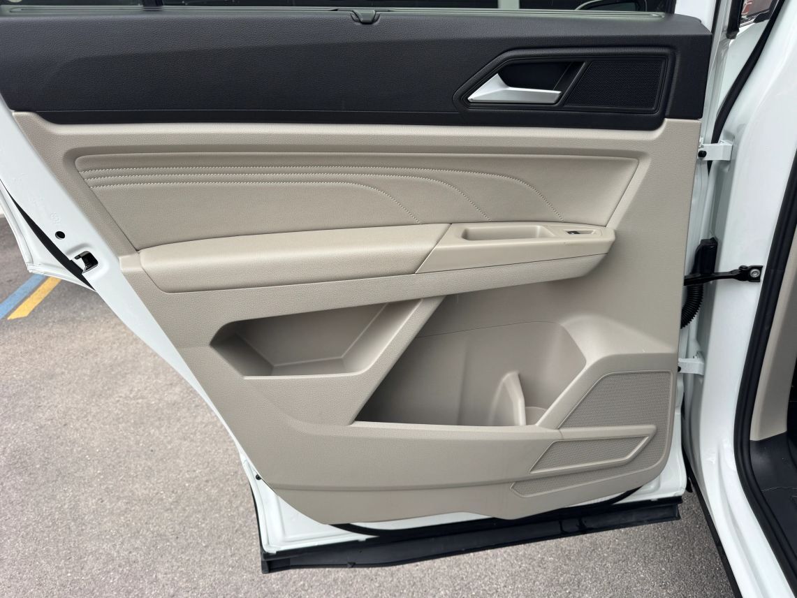 2022 Volkswagen Atlas SE w/Tech Pkg Sport Utility 4D
