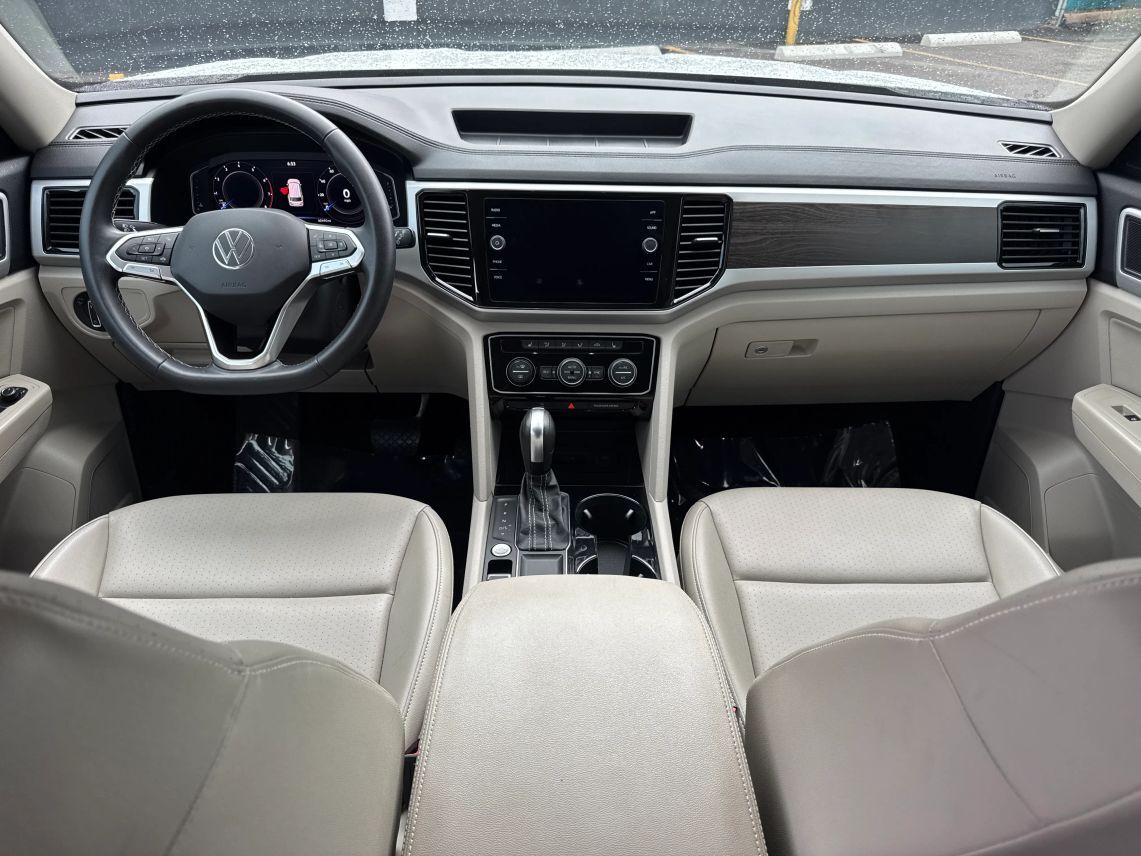 2022 Volkswagen Atlas SE w/Tech Pkg Sport Utility 4D