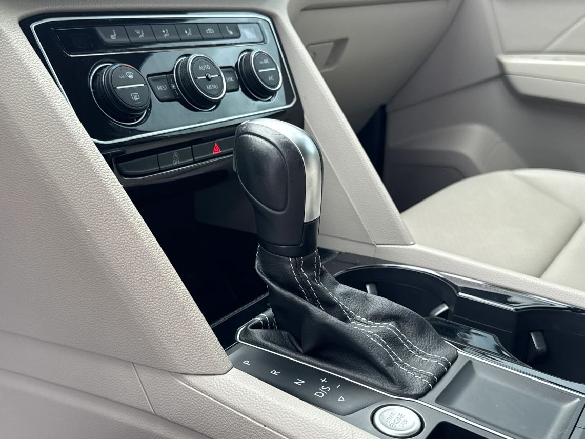 2022 Volkswagen Atlas SE w/Tech Pkg Sport Utility 4D