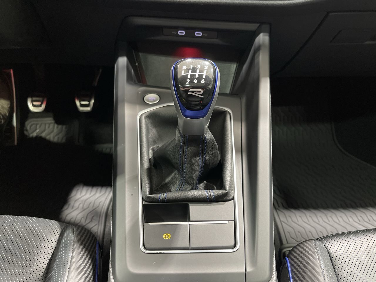 2022 Volkswagen Golf R 4DR HB MT Sherwood Park AB