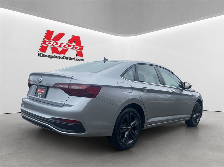 2022 Volkswagen Jetta 1.5T SE Sedan 4D