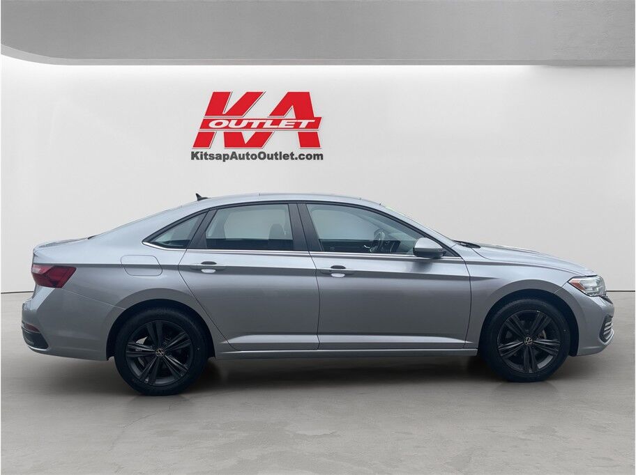 2022 Volkswagen Jetta 1.5T SE Sedan 4D