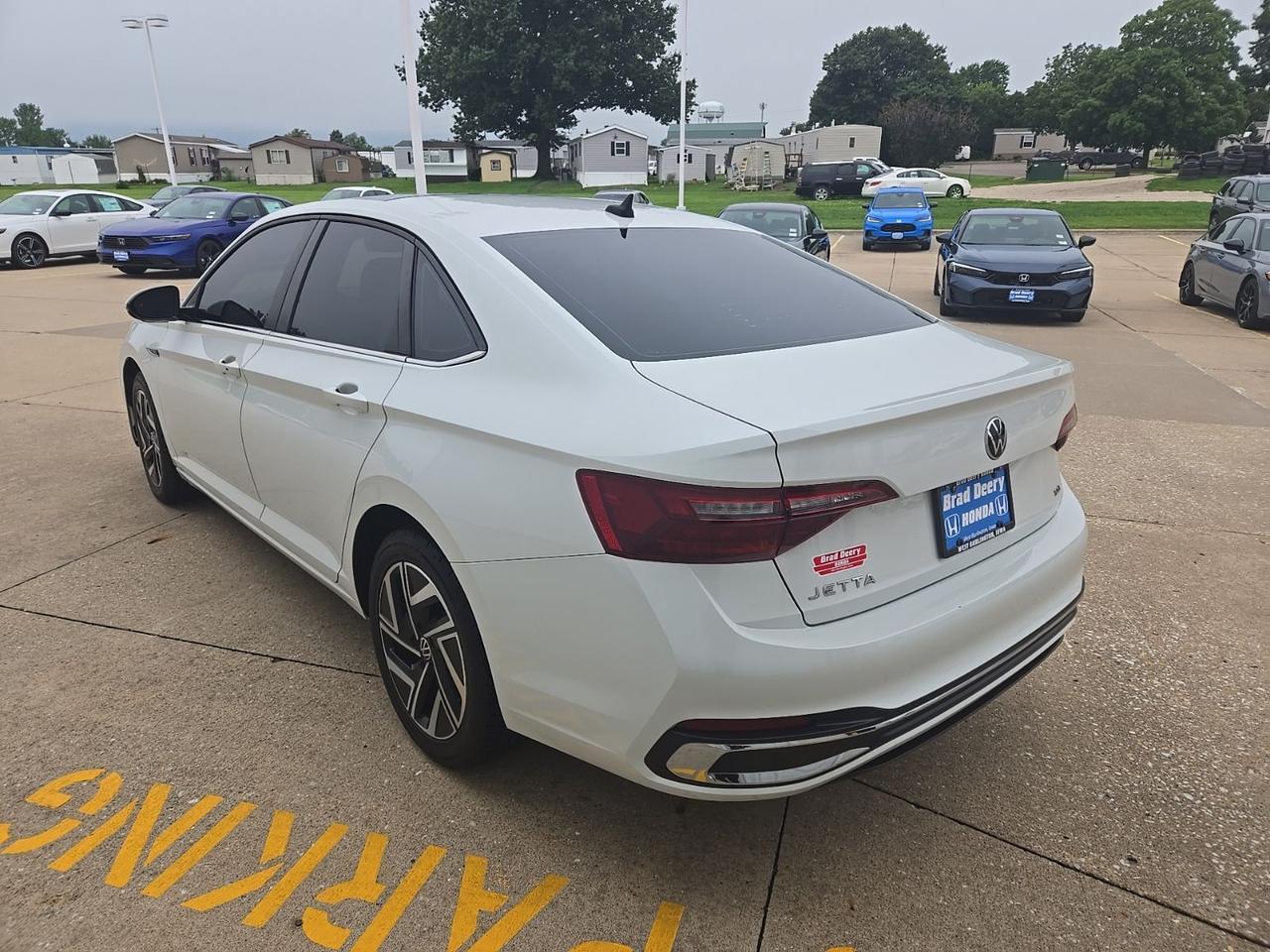 2022 Volkswagen Jetta 1.5T SEL West Burlington IA