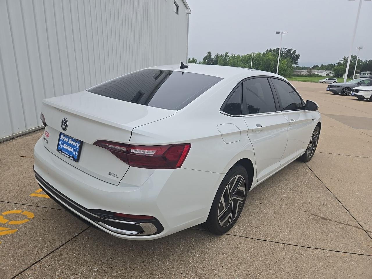 2022 Volkswagen Jetta 1.5T SEL West Burlington IA