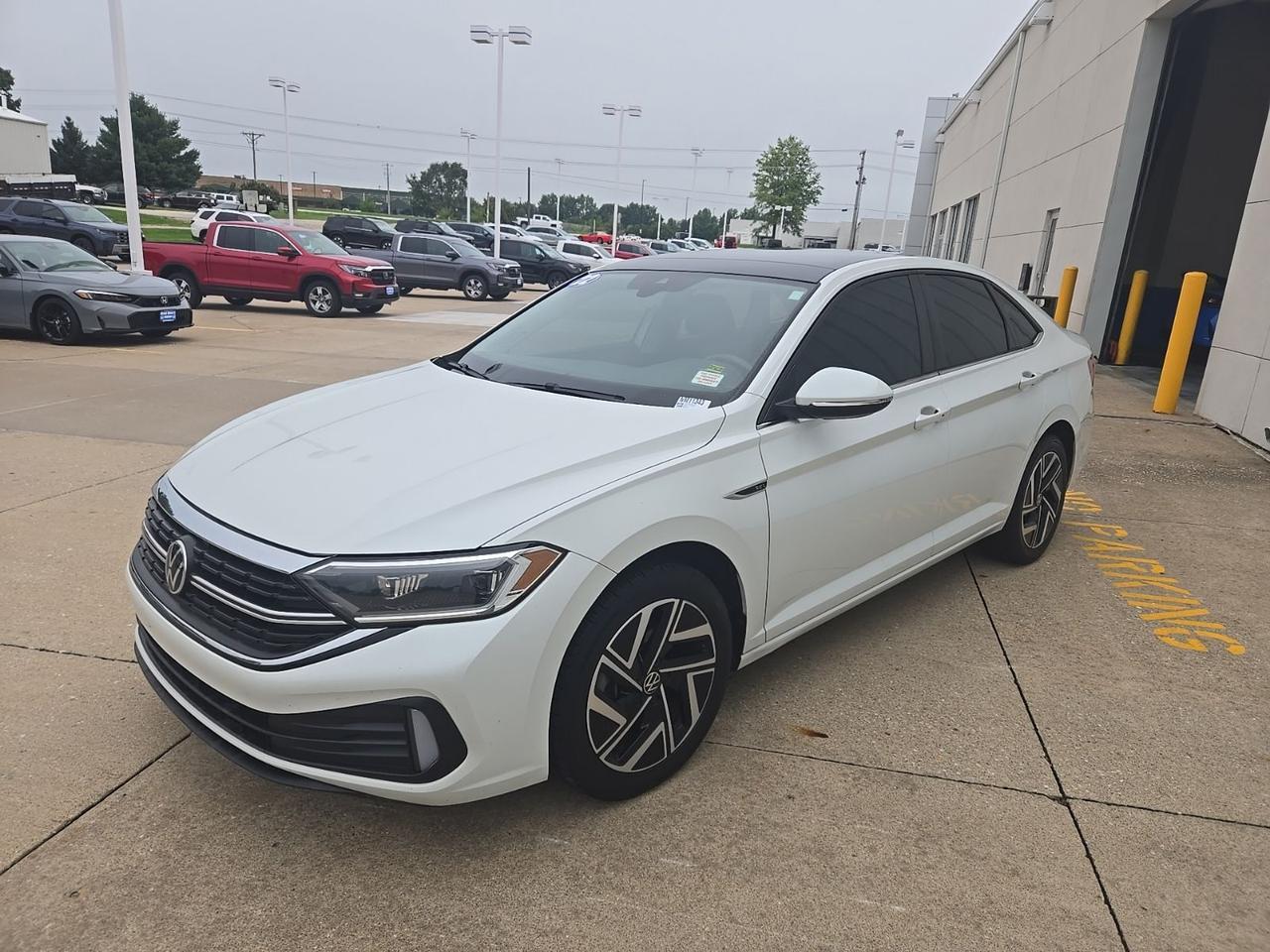 2022 Volkswagen Jetta 1.5T SEL West Burlington IA
