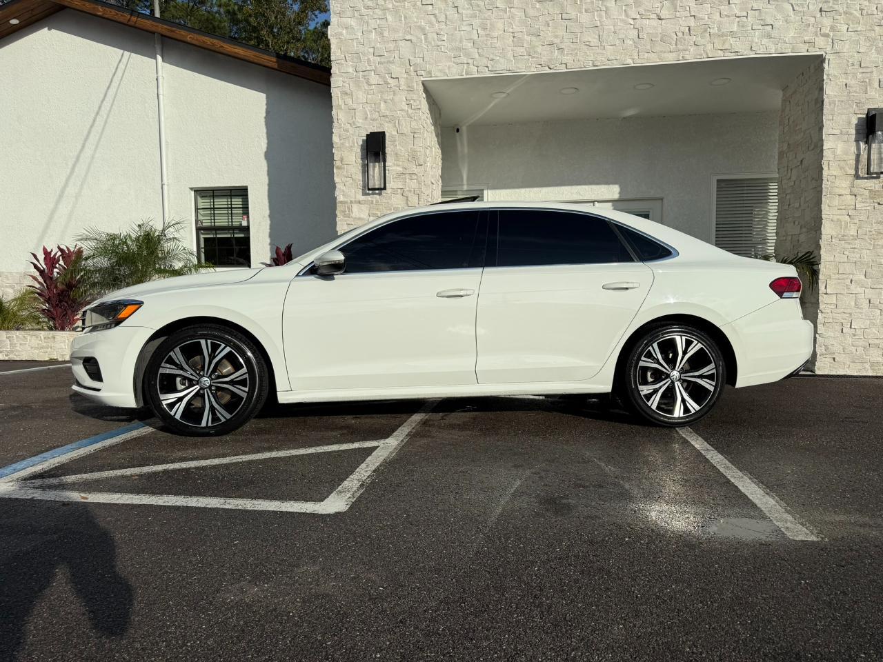 2022 Volkswagen Passat 2.0T SE Auto