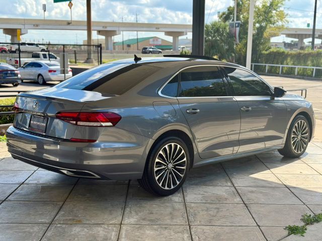 2022 Volkswagen Passat Highline 45,401 mi.