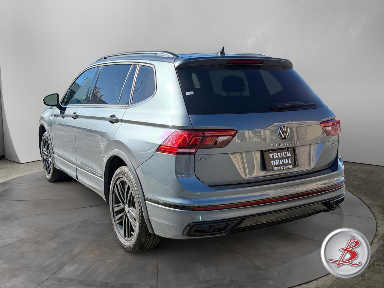 2022 Volkswagen TIGUAN SE R-Line Black