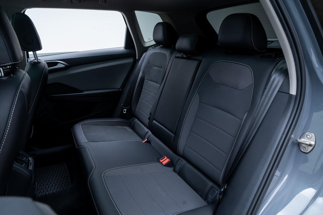 2022 Volkswagen Taos 1.5T SE AWD IQ.DRIVE SE Package Panoramic Sunroof Portland OR