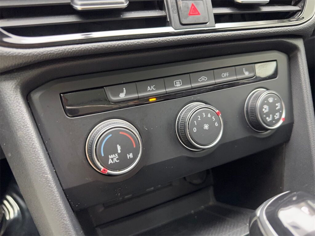 2022 Volkswagen Taos 1.5T SE CAM,PANO,HTD STS,BLIND SPOT,18&quot; WLS Irving TX