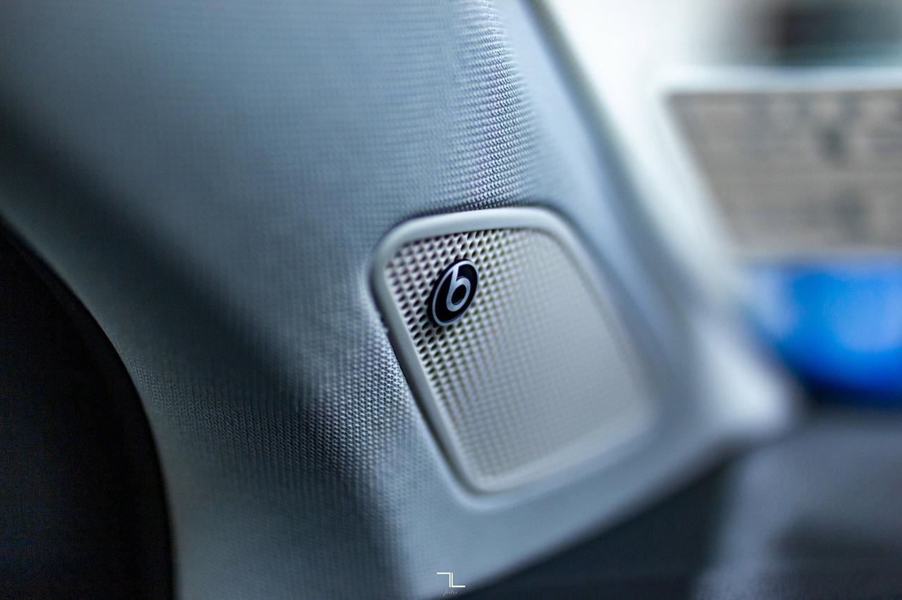 2022 Volkswagen Taos 4Motion Highline Leather Roof Nav Red Deer AB