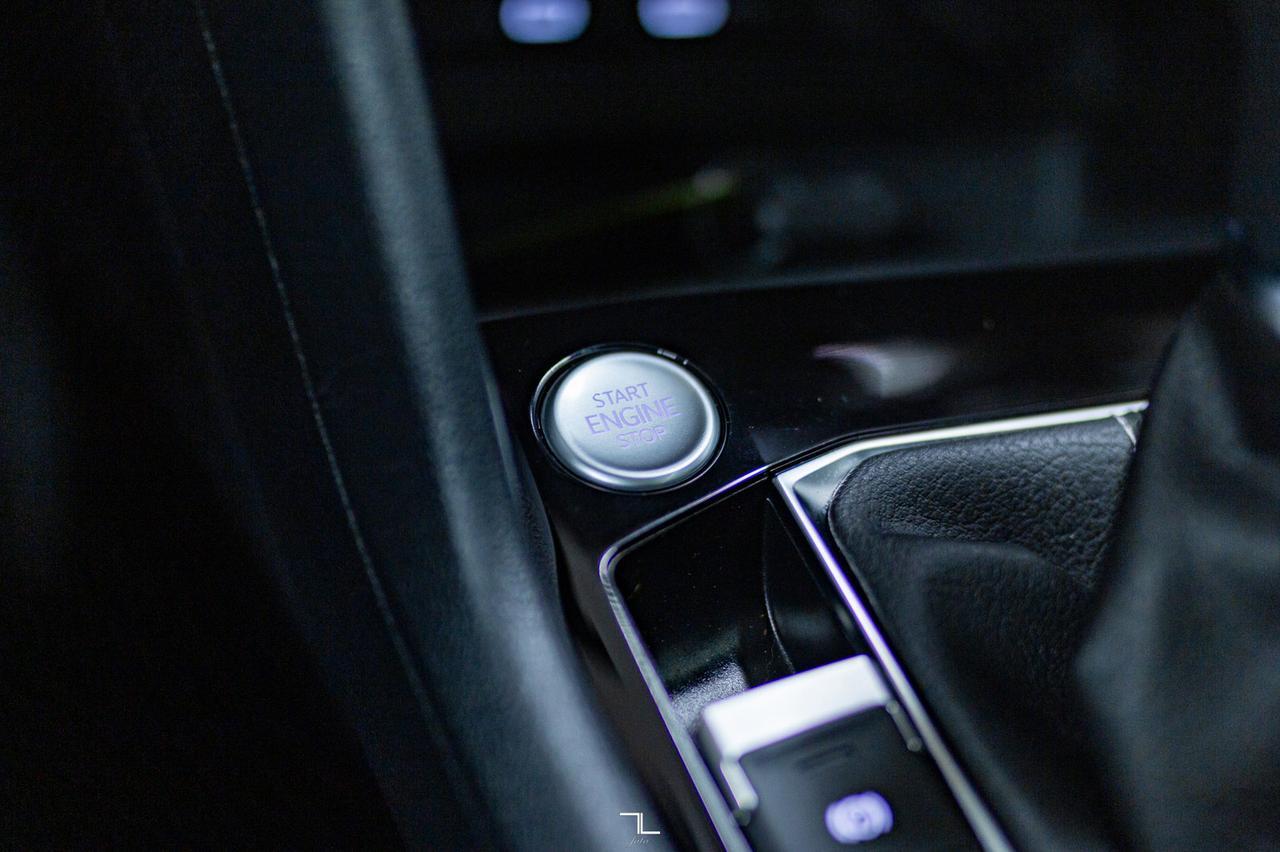 2022 Volkswagen Taos 4Motion Highline Leather Roof Nav Red Deer AB