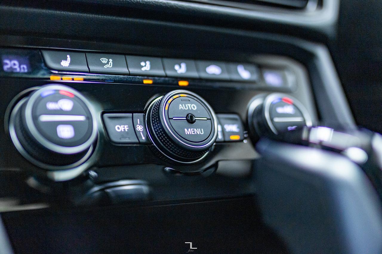 2022 Volkswagen Taos 4Motion Highline Leather Roof Nav Red Deer AB