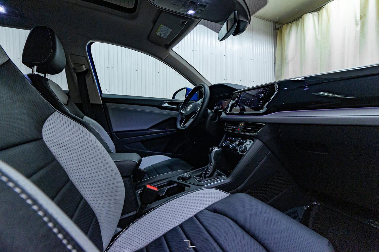 2022 Volkswagen Taos 4Motion Highline Leather Roof Nav Red Deer AB