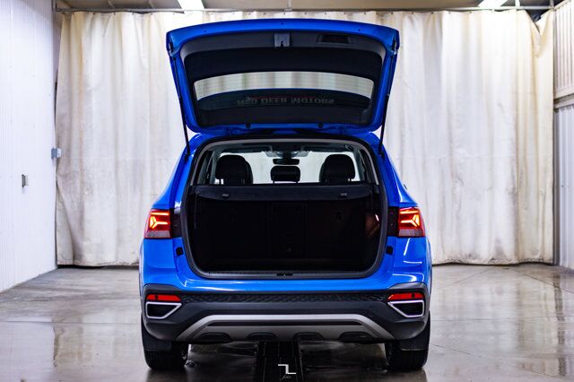 2022 Volkswagen Taos 4Motion Highline Leather Roof Nav Red Deer AB