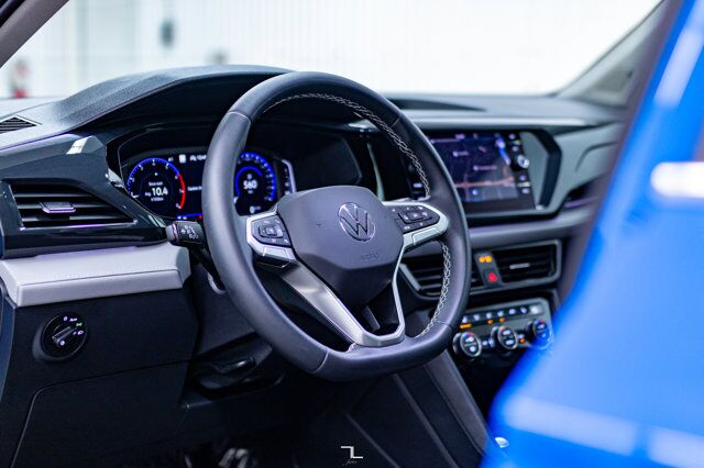 2022 Volkswagen Taos 4Motion Highline Leather Roof Nav Red Deer AB