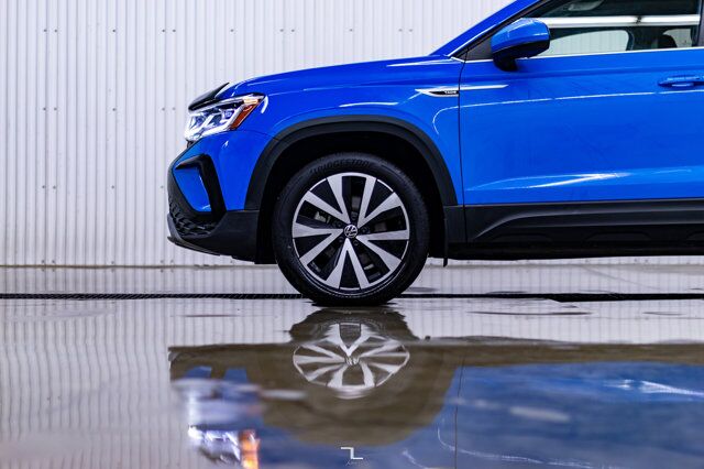 2022 Volkswagen Taos 4Motion Highline Leather Roof Nav Red Deer AB