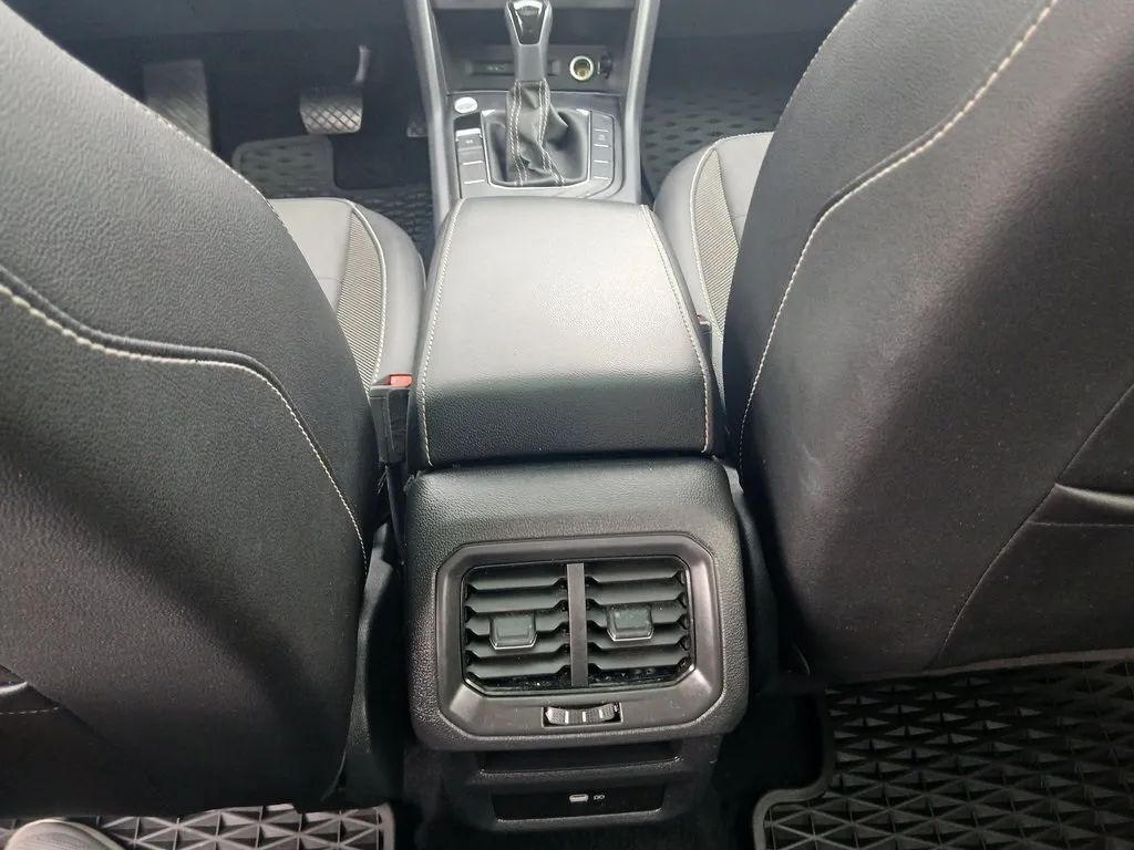 2022 Volkswagen Taos SE photo 23