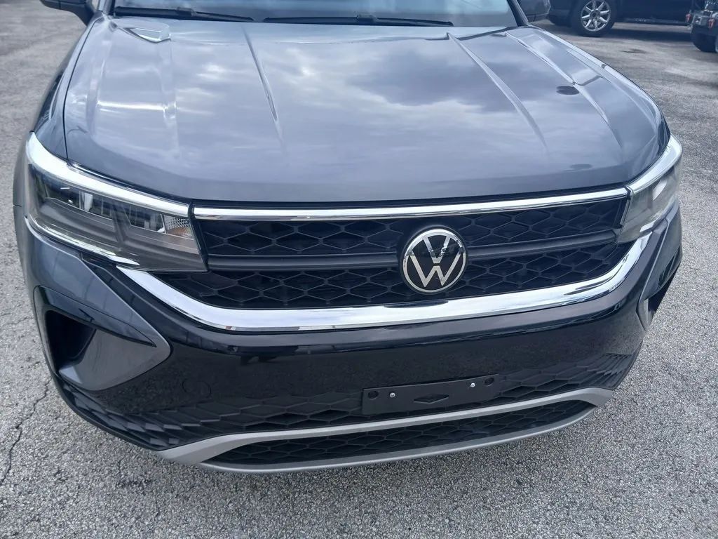 2022 Volkswagen Taos SE photo 16