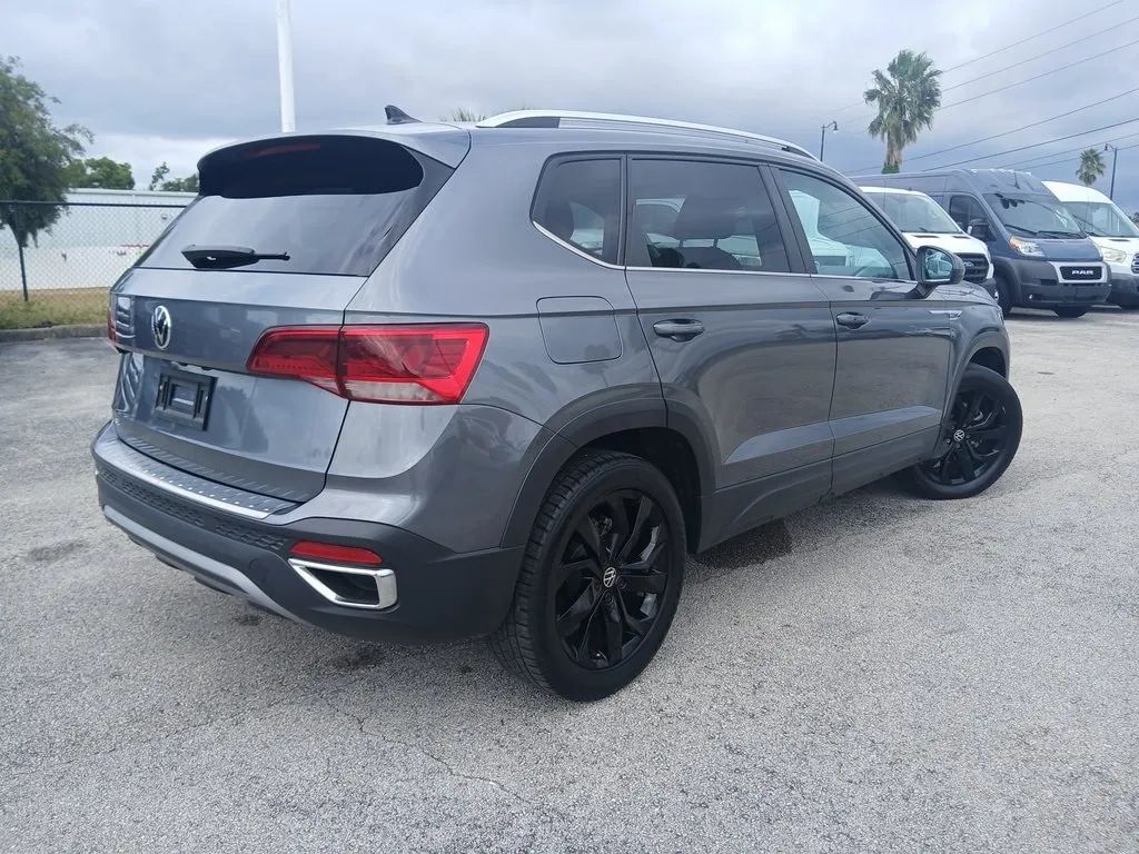 2022 Volkswagen Taos SE photo 4