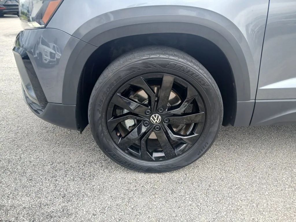 2022 Volkswagen Taos SE photo 17