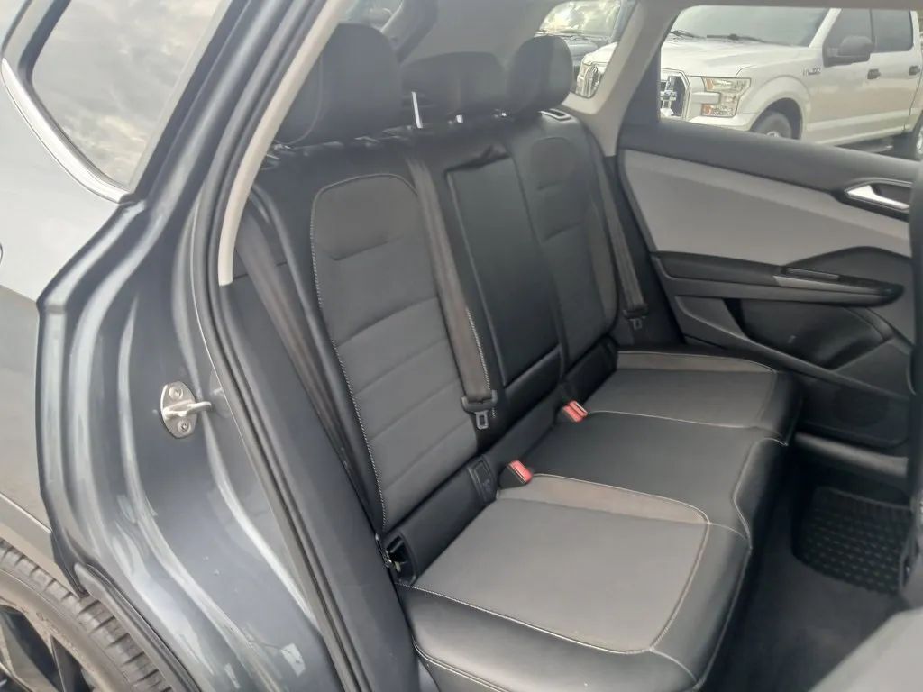 2022 Volkswagen Taos SE photo 11