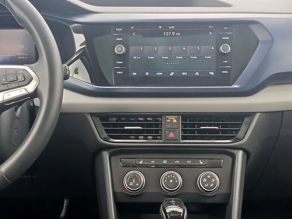2022 Volkswagen Taos SE photo 22