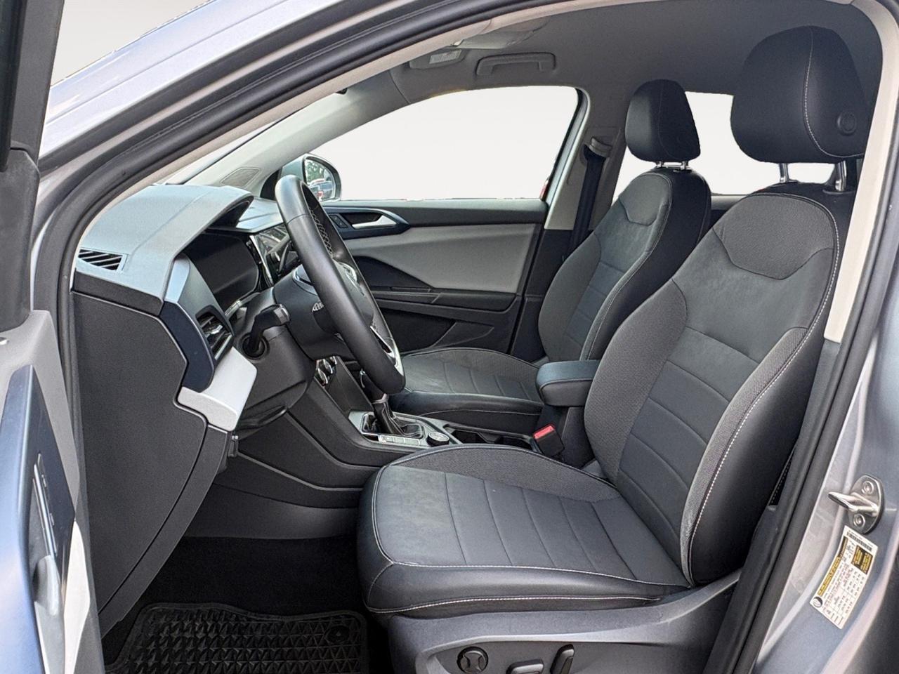 2022 Volkswagen Taos SE, AUTO START/STOP, APPLE CARPLAY/ANDROID AUTO, FORWARD COLLISION WARNING, LANE KEEP ASSIST, BLIND SPOT ALERT, BACKUP CAMERA, PARKING SENSORS, HEATED STEERING WHEEL & SEATS, REMOTE START, CLEAN CARFAX, THIS SUV HAS IT ALL!