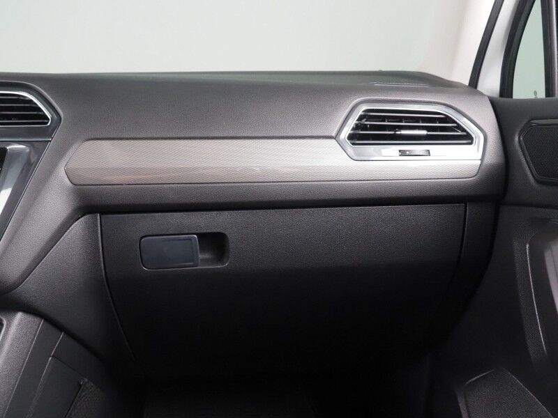 2022 Volkswagen Tiguan 2.0T SE *ADAPTIVE CRUISE, DIGITAL COCKPIT, SAFETY ALERTS, BACKUP-CAMERA, HEATED SEATS, 3RD ROW SEATING, REMOTE START, WIRELESS CHARGING, ANDROID & APPLE Round Rock TX