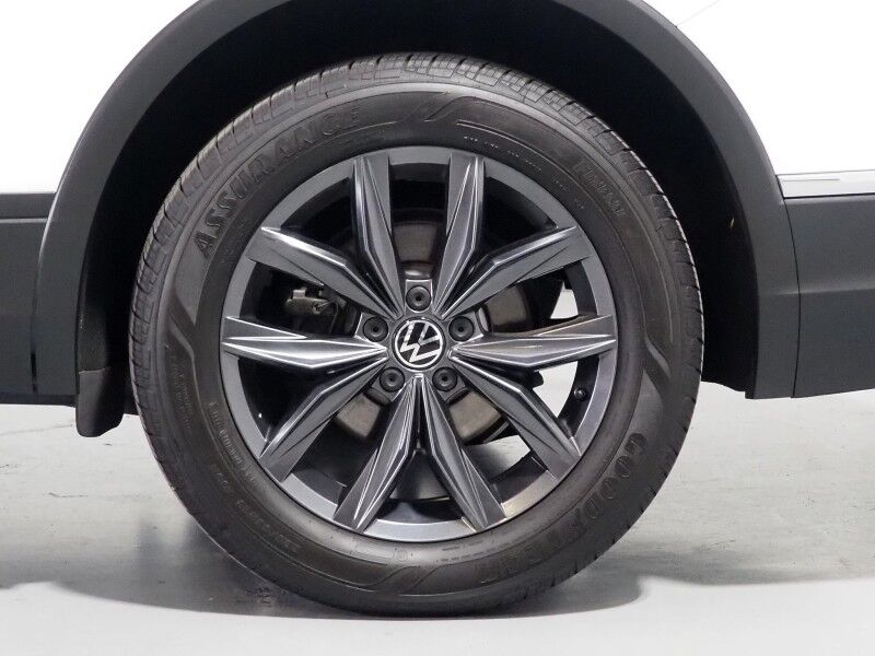 2022 Volkswagen Tiguan 2.0T SE *PANORAMA MOONROOF, ADAPTIVE CRUISE, DIGITAL COCKPIT, SAFETY ALERTS, BACKUP-CAMERA, HEATED SEATS, 3RD ROW SEATING, REMOTE START, WIRELESS CHARGING, ANDROID & APPLE Round Rock TX