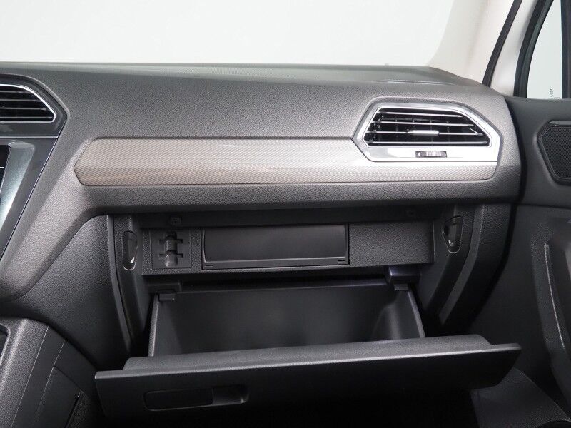 2022 Volkswagen Tiguan 2.0T SE *PANORAMA MOONROOF, ADAPTIVE CRUISE, DIGITAL COCKPIT, SAFETY ALERTS, BACKUP-CAMERA, HEATED SEATS, 3RD ROW SEATING, REMOTE START, WIRELESS CHARGING, ANDROID & APPLE Round Rock TX