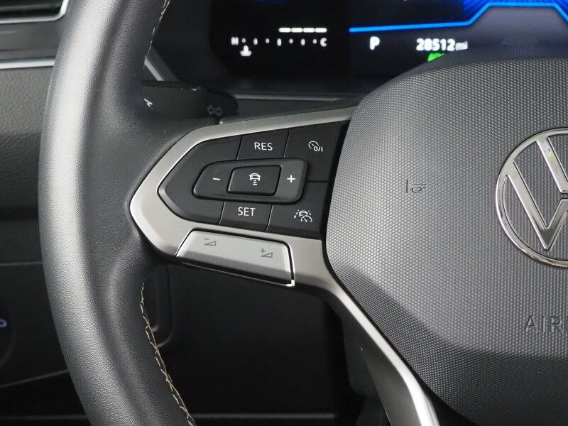 2022 Volkswagen Tiguan 2.0T SE *PANORAMA MOONROOF, ADAPTIVE CRUISE, DIGITAL COCKPIT, SAFETY ALERTS, BACKUP-CAMERA, HEATED SEATS, 3RD ROW SEATING, REMOTE START, WIRELESS CHARGING, ANDROID & APPLE Round Rock TX