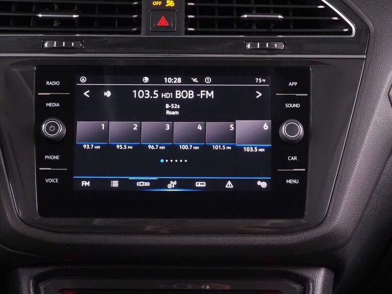 2022 Volkswagen Tiguan 2.0T SE *PANORAMA MOONROOF, ADAPTIVE CRUISE, DIGITAL COCKPIT, SAFETY ALERTS, BACKUP-CAMERA, HEATED SEATS, 3RD ROW SEATING, REMOTE START, WIRELESS CHARGING, ANDROID & APPLE Round Rock TX