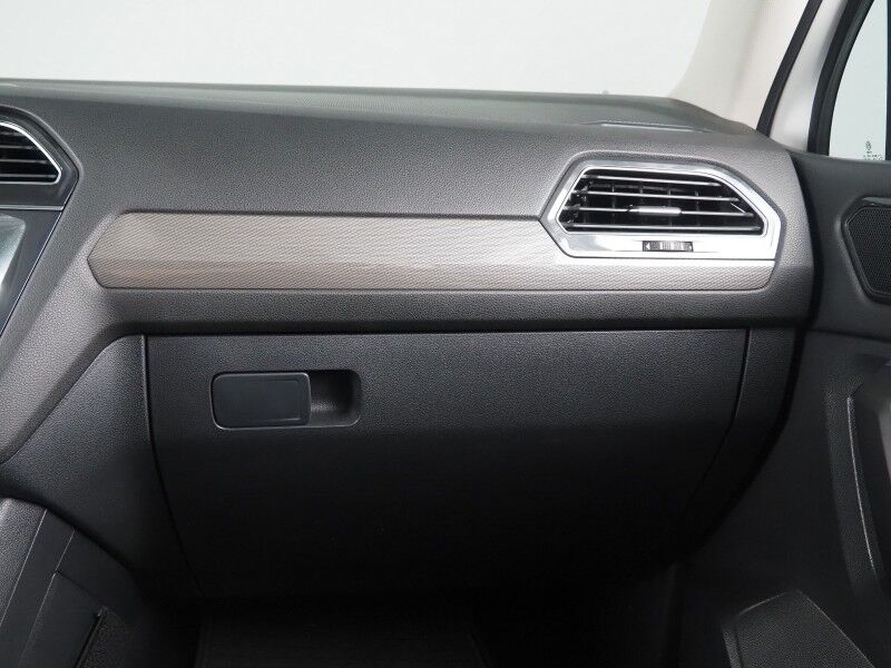 2022 Volkswagen Tiguan 2.0T SE *PANORAMA MOONROOF, ADAPTIVE CRUISE, DIGITAL COCKPIT, SAFETY ALERTS, BACKUP-CAMERA, HEATED SEATS, 3RD ROW SEATING, REMOTE START, WIRELESS CHARGING, ANDROID & APPLE Round Rock TX