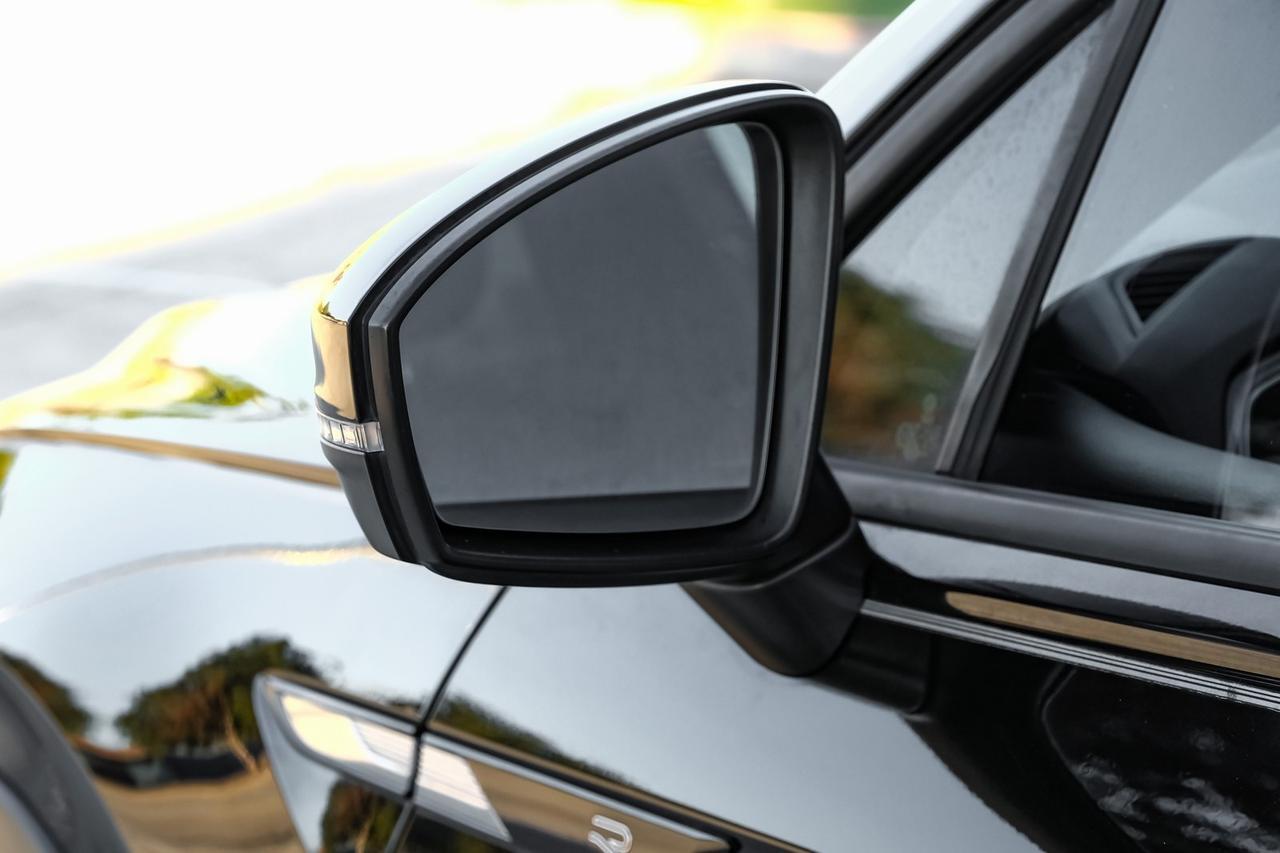 2022 Volkswagen Tiguan 2.0T SE R-Line Black Richardson TX